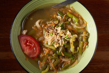 Даосский суп с овощами и проростками
