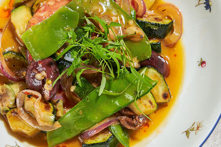 Припущенные овощи с оливками