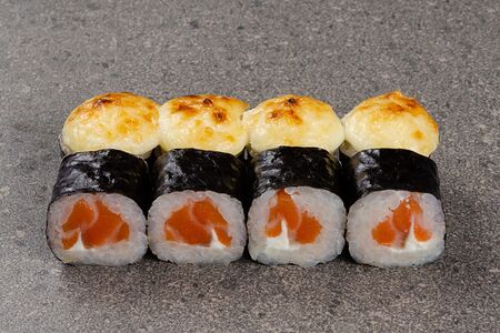 Запеченный с лососем и сыром