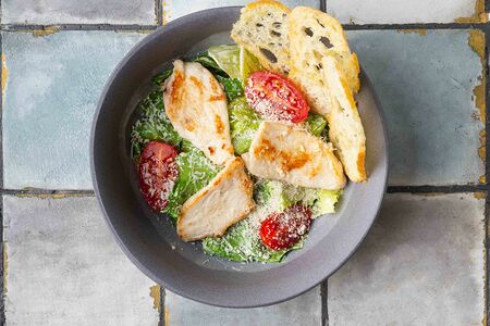 Цезарь с курицей