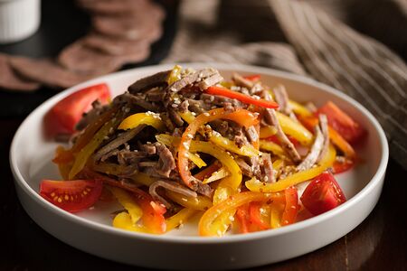 Салат с говяжьим языком