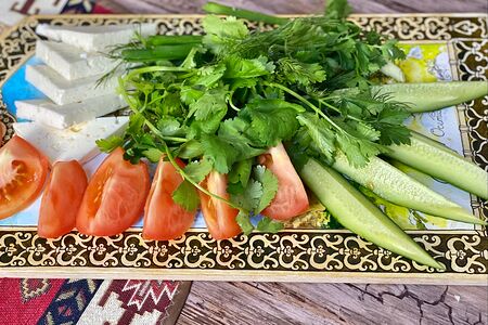 Брынза, зелень, овощи