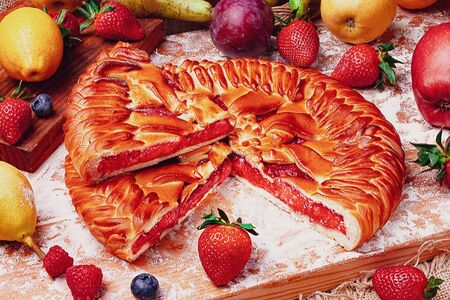 Пирог с клубникой