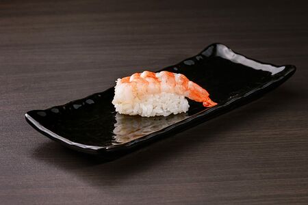 Суши с креветкой