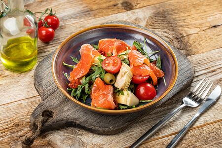 Салат со слабосоленой семгой