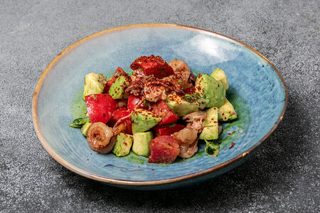 Салат с кальмаром и креветками