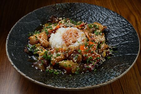 Свинина с рисом и овощами вок