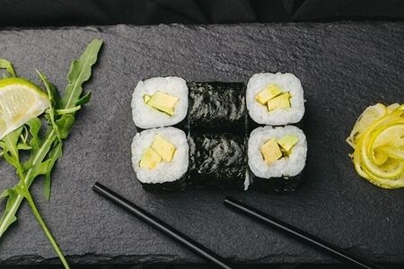 Маки с авокадо