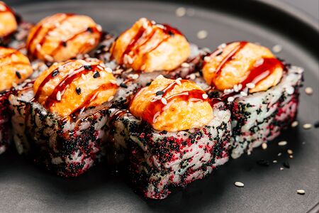 Запеченный ролл с тунцом