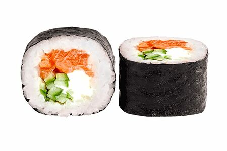 Ролл с лососем, сыром и огурцом