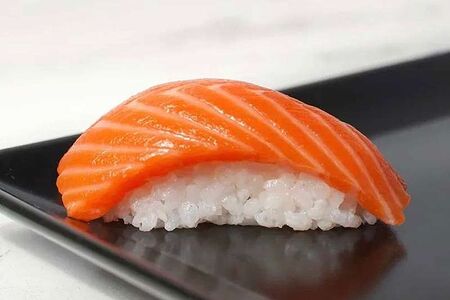 Суши с лососем
