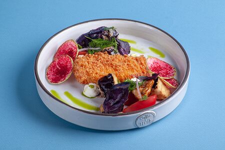 Салат с запеченным сулугуни