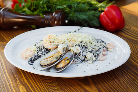 Чёрная паста с морепродуктами