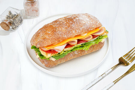 Чиабатта с омлетом и ветчиной