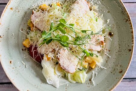 Цезарь с курицей