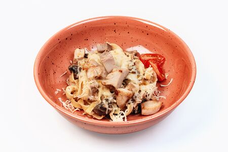 Паста с цыпленком и шампиньонами в сливочном соусе