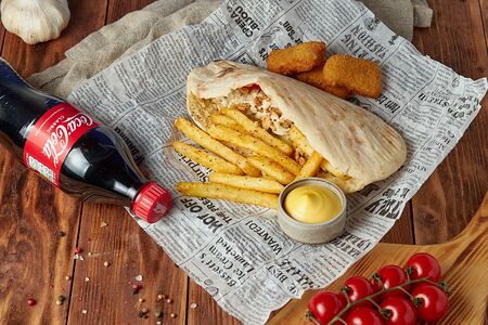 Гиро Мах с курицей в булочке