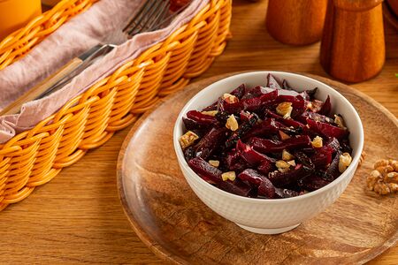 Свекла с грецким орехом