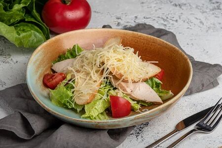 Салат Цезарь с куриной грудкой