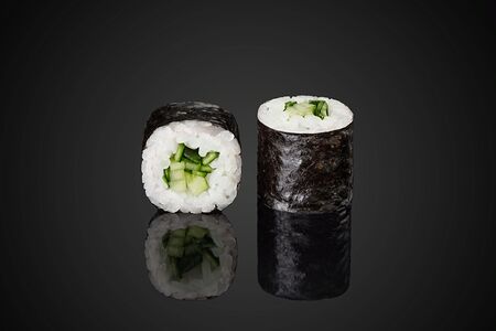 Мини-ролл огурец