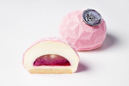 Муссовое пирожное Роза-личи-малина