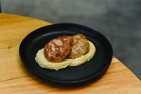 Куриная котлета с картофельным пюре