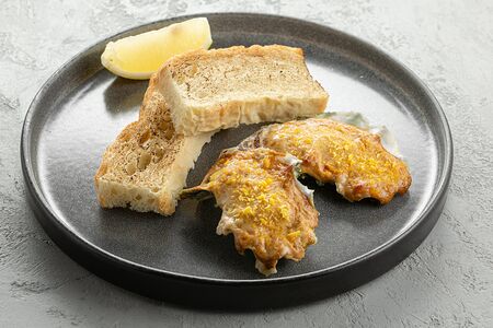 Запеченные устрицы под трюфельным соусом