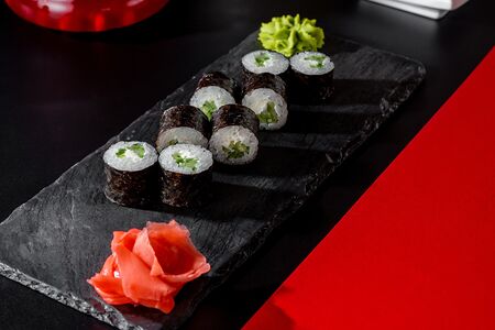 Маки с огурцом