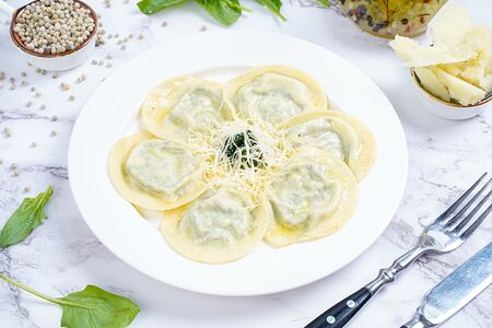 Равиоли со шпинатом и рикоттой