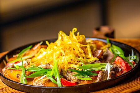 Жарёха с говядиной и картофелем пай