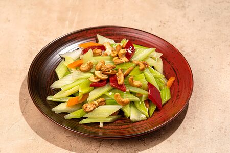 Салат с сельдереем