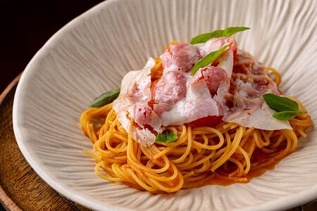 Капеллини с томатами и пекорино