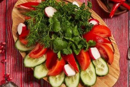 Букет из свежих овощей и зелени