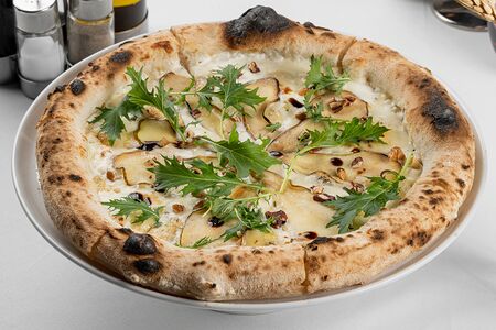 Пицца Груша с горгонзолой