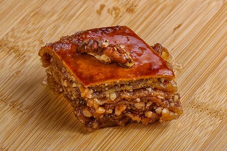 Пахлава с грецкими орехами