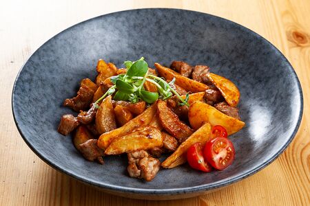 Свинина BBQ c картофельными дольками