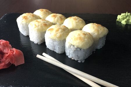 Запеченный ролл с лососем