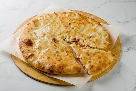 Пирог с индейкой, сыром и помидорами