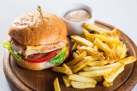 Бургер с куриной грудкой