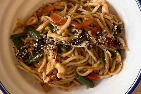 Лапша в соусе терияки с брокколи