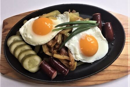 Крестьянский завтрак на сковородке