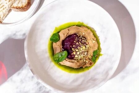 Паштет из печени цыпленка с соусом малина-чили-чабрец