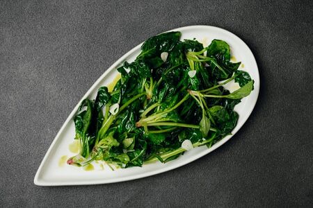 Жареный шпинат