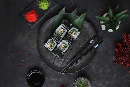 Ролл Калифорния с угрем