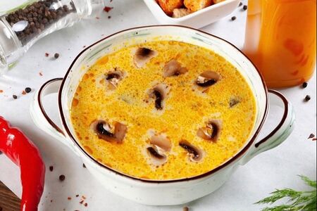Сырный суп с курицей и грибами