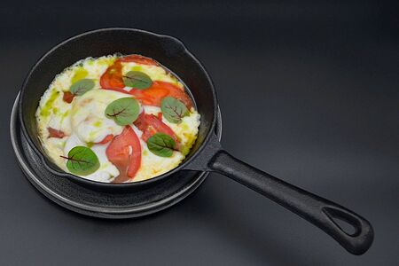 Сулугуни запеченный с бакинскими томатами