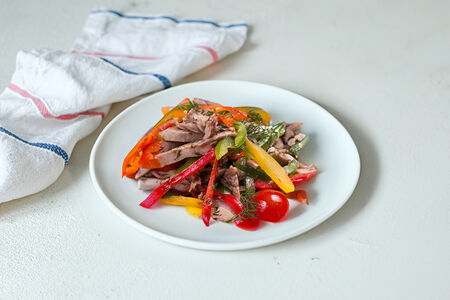 Язык с овощами