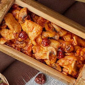 Հավ շամպինյոնով բամբուկի մեջ