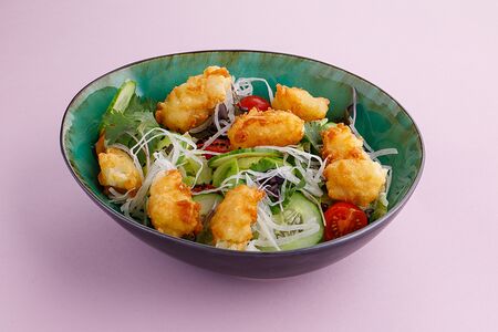 Салат с хрустящей треской и соусом из маракуйи