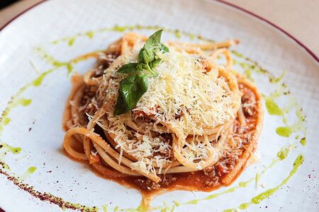 Букатини с мясным рагу